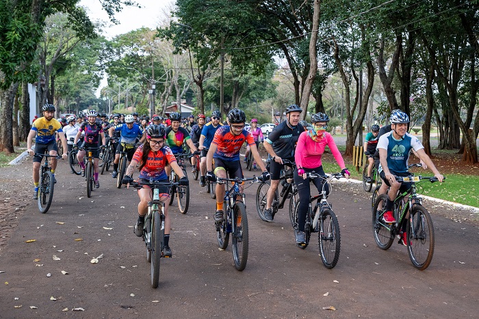 Passeio no Refúgio Biológico de Santa Helena reuniu centenas de participantes