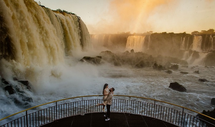 Serranópolis faz 28 anos, e moradores não pagam para visitar as Cataratas do Iguaçu