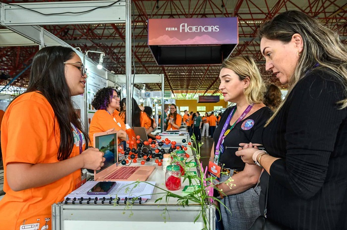 FIciências 2024: estudantes de 3 países apresentam descobertas científicas  