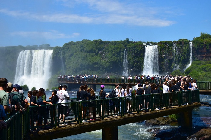 Pessoas de 74 países visitaram o Patrimônio Mundial Natural no feriadão