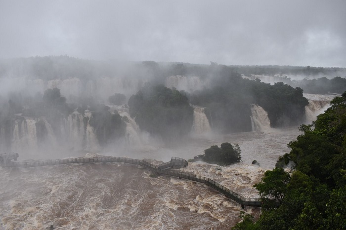 Nesta terça (10), a passarela das Cataratas foi temporariamente fechada