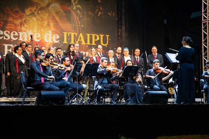 Coral da Itaipu apresenta Concerto de Natal na Praça da Paz, em Foz do Iguaçu