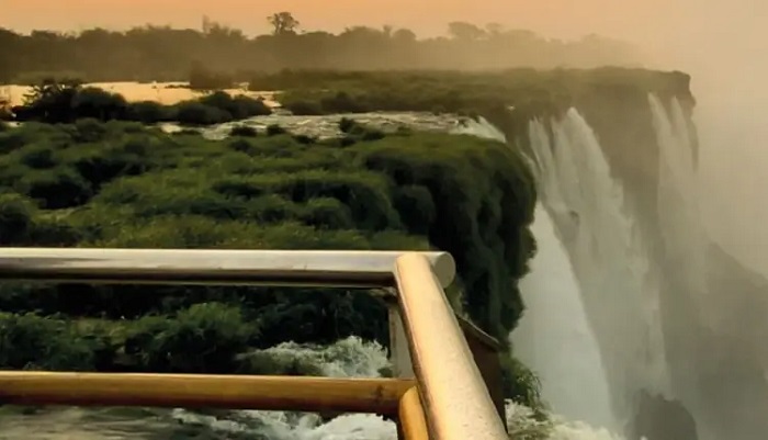 Final de tarde nas Cataratas. Lado argentino lança passeio