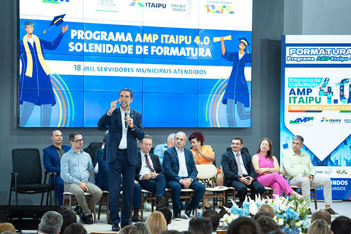 Itaipu e AMP promovem formatura de 600 servidores públicos em Cascavel (PR)