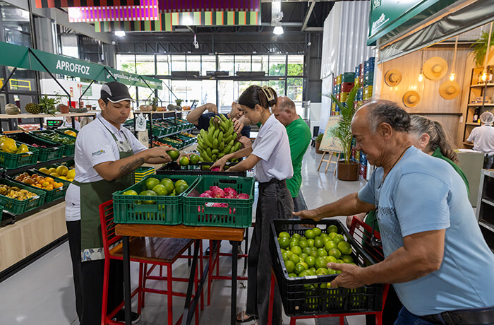 Mercado Barrageiro promove capacitação para pessoas que atuam nos boxes sociais