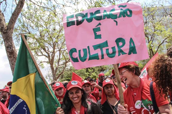 25 anos depois, educadora relança livro fundamental sobre pedagogia do MST