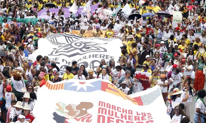 Com cerca de 300 mil pessoas, Marcha das Mulheres Negras toma Brasília
