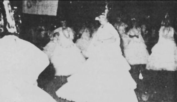 Está no museu: escola de samba na JK