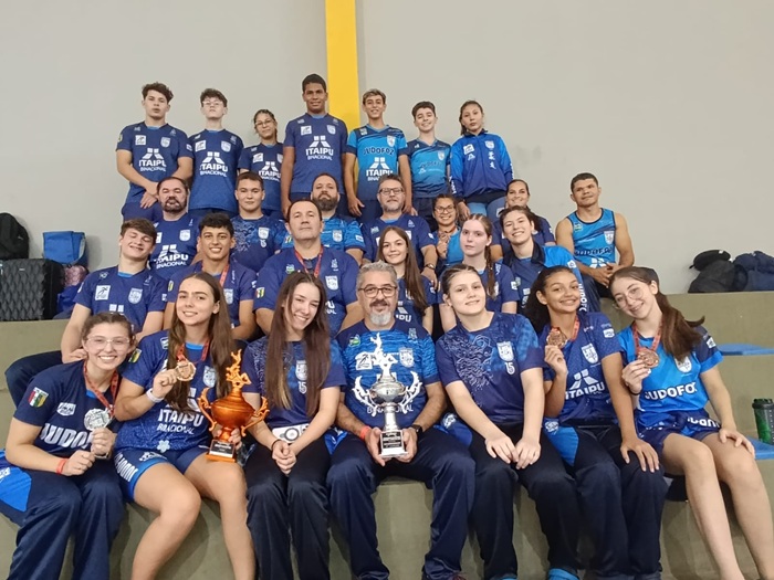 Judofoz brilha no Paranaense: vice-campeonato masculino e sucesso da base