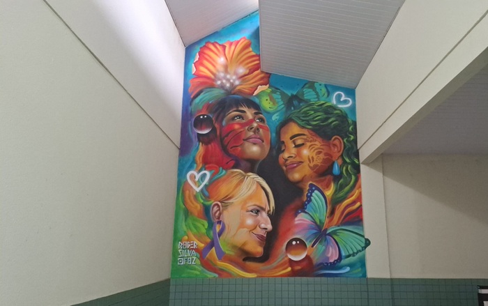 Centro de Referência de Atendimento à Mulher ganha mural de artista iguaçuense