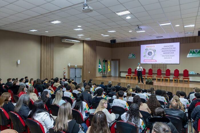 Itaipu, Parquetec e Seed lançam programa gratuito de preparação para o Enem