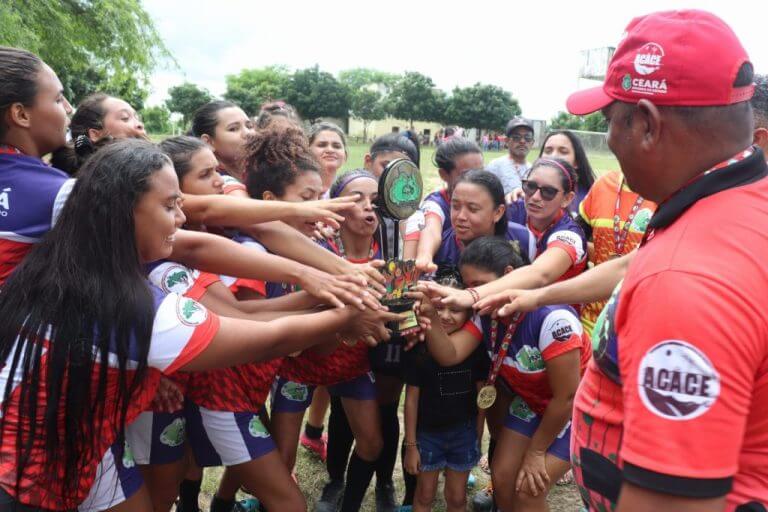 Futebol e luta: Ferroviária e MST realizam seletivas do feminino em assentamentos