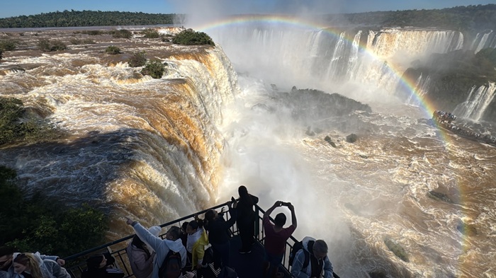 Vazão das Cataratas do Iguaçu atinge 4,9 milhões de litros 