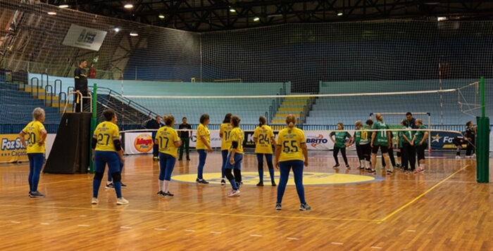 Em Foz, atletas 60+ do Oeste participam de campeonato de Vôlei Câmbio