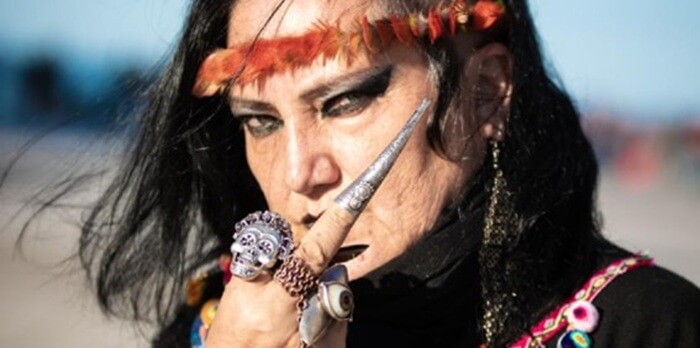 Maria Galindo, artista boliviana, debate violência de gênero na Unila no dia 21